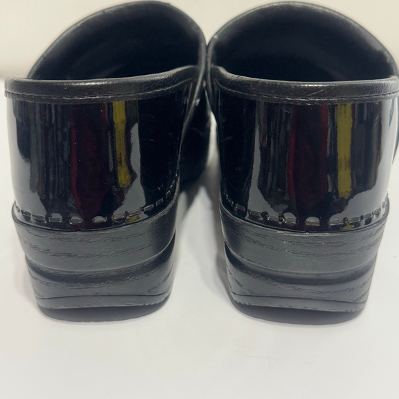 Dansko Black Patent Leather Clogs Size 37 Slip On Nursing Comfort Shoes - Picture 6 of 12